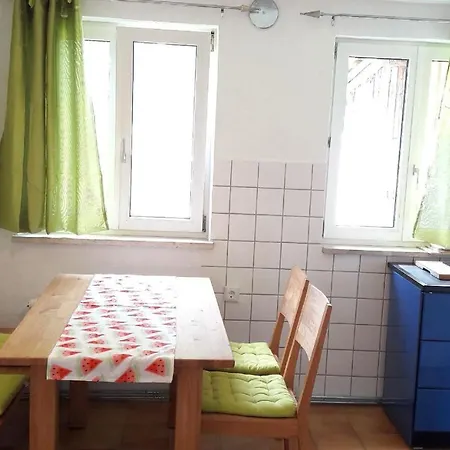 Semesterbostad Ainsen